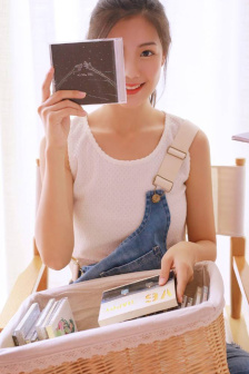 美女抓奶抖胸视频
